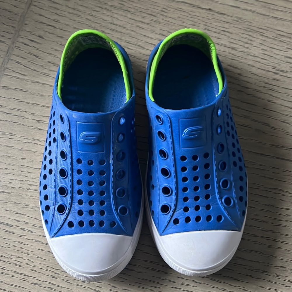 Sketchers shoes